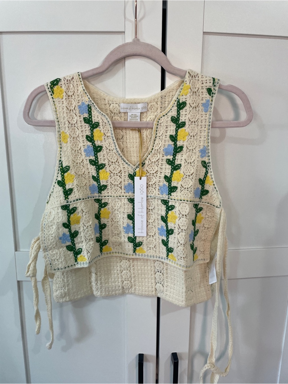 NWT House of Harlow 1960 Cream Crochet Floral Tie-Side Camisole
